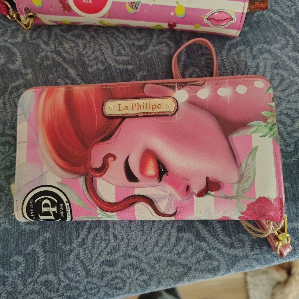 La Philipe Wallet Zip around - New with box